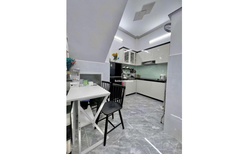 NHÀ ĐẸP KHU LÊ VĂN QUỚI, 32M2, 3 TẦNG, HẺM XE HƠI GIÁ 4.X TỶ